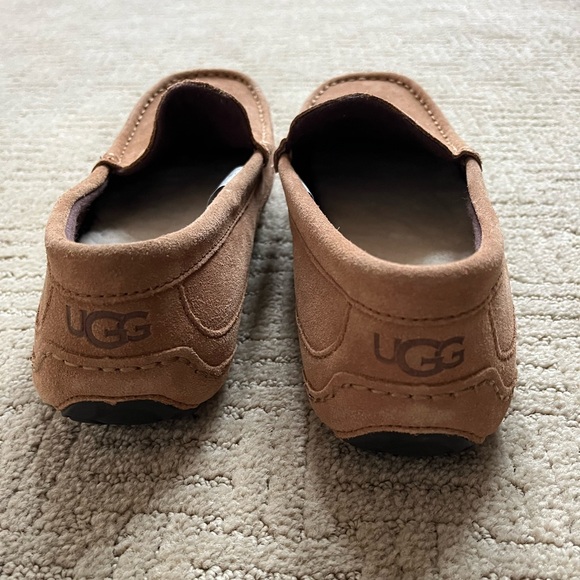 Men’s Ugg Slippers - Picture 4 of 10